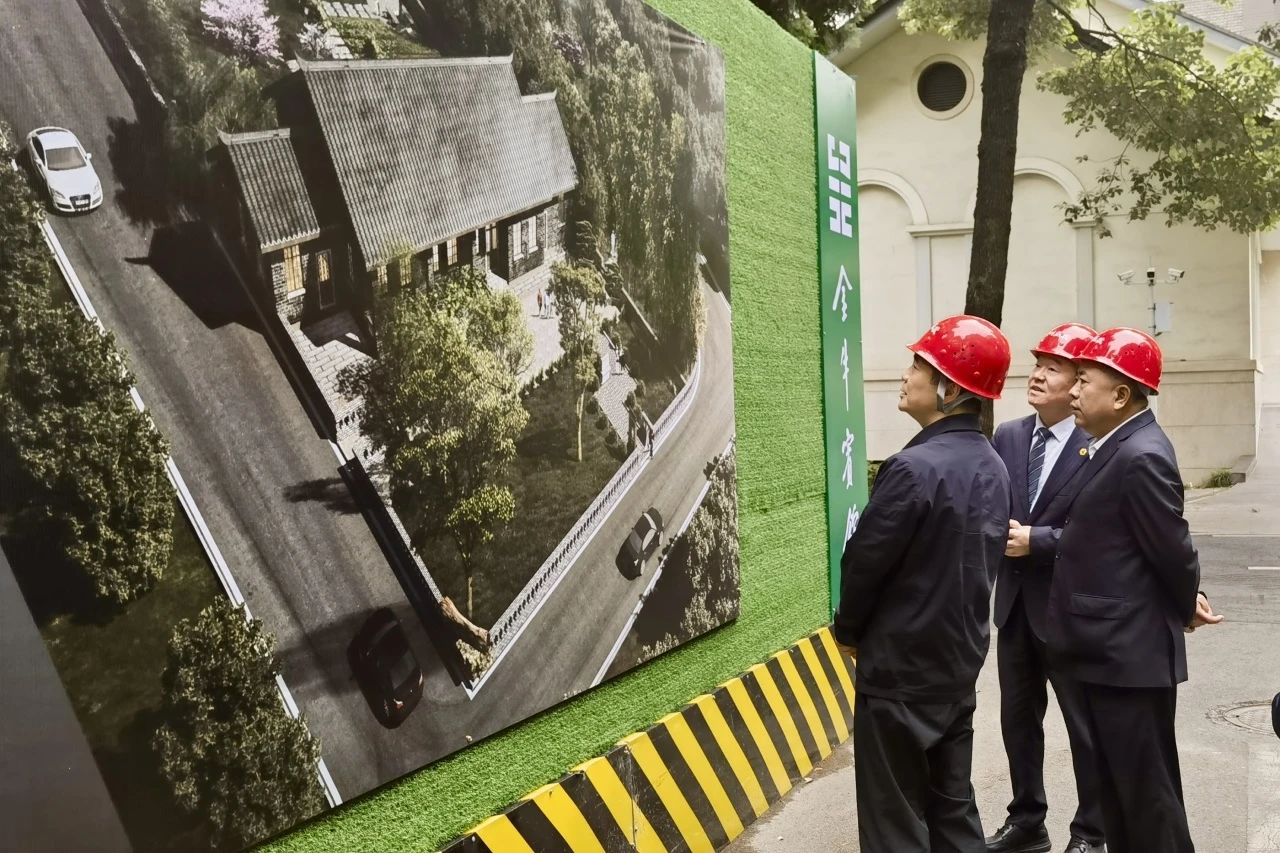 省尊龙凯时集团党委书记、董事长游勇到金牛宾馆调研张大千旧居保护修缮及环境整治工作